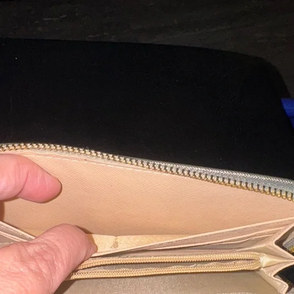 Dasein Elegant Gold Zip Around Full Size Wristlet NWOT - Picture 6 of 16